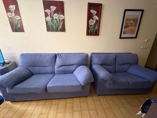 Sofá de tela azul