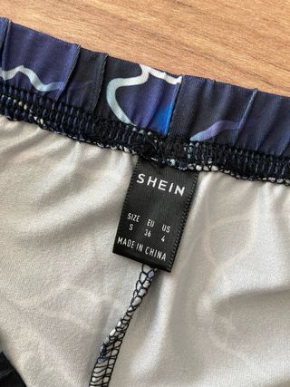 Mallas cortas con estampado de rayos talla S