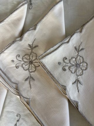 Toalha de Mesa Bordada Richelieu Manual