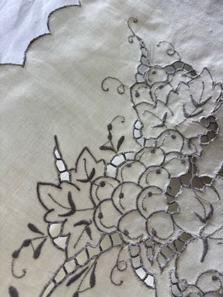 Toalha de Mesa Bordada Richelieu Manual