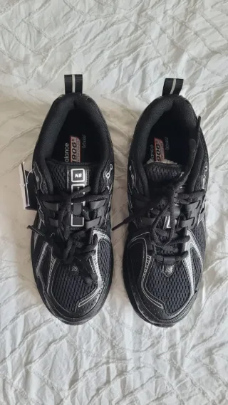 Zapatillas New Balance 1906R Negro/Gris