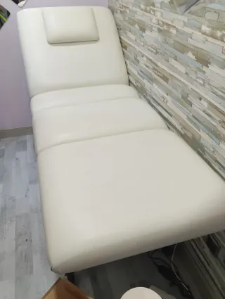 Cama de masaje blanca