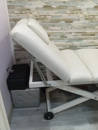 Cama de masaje blanca