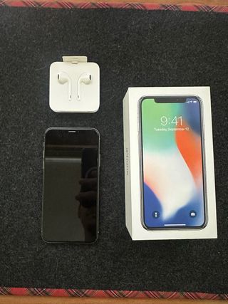 iPhone X Plateado + Auriculares + Cargador