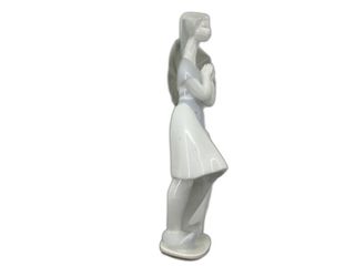 ceramica alta gama santa clara mujer  con paraguas