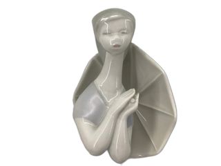 ceramica alta gama santa clara mujer  con paraguas