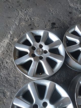 Llantas Toyota Avensis 16 pulgadas