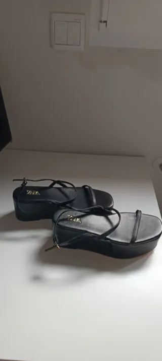 Sandalias Zara plataforma negras Talla 36