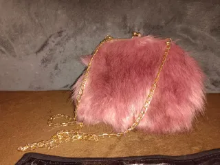 Bolso rosa pelo suave cadena dorada
