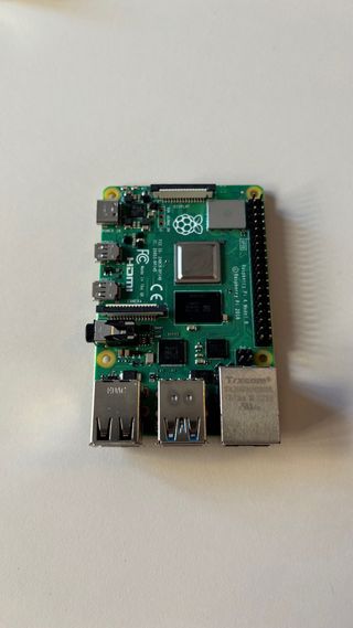 Raspberry Pi 4 B 4GB + 64GB + Fuente