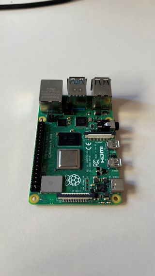 Raspberry Pi 4 B 4GB + 64GB + Fuente