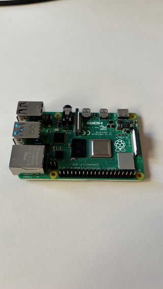 Raspberry Pi 4 B 4GB + 64GB + Fuente