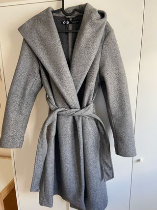 Abrigo Zara Gris con Cinturón