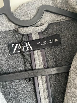 Abrigo Zara Gris con Cinturón