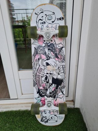 Monopatín Oxelo Skateboard Diseño Calaveras