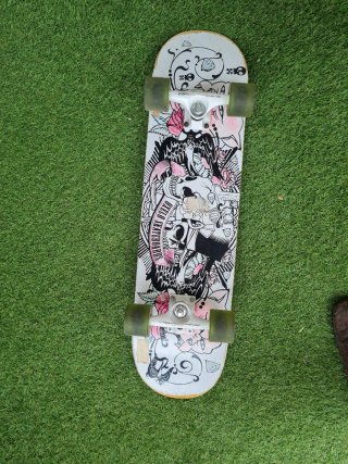 Monopatín Oxelo Skateboard Diseño Calaveras