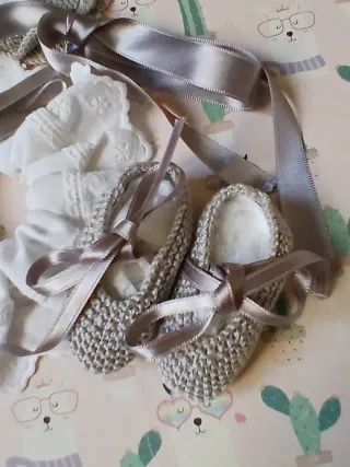 capota, patucos y cuello hecho a mano recién naci