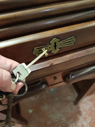 ANTIGUO ESCRITORIO BURO DE ROBLE