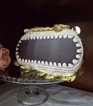 Borsa clutch cordino beige con paillettes oro