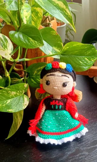 Muñeca Amigurumi Frida Kahlo