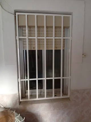 Rejas de hierro blancas No las vendo a precio chat