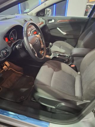 FORD Mondeo 2.0i Trend