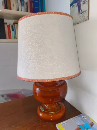 Lampada da tavolo vintage in vetro e legno