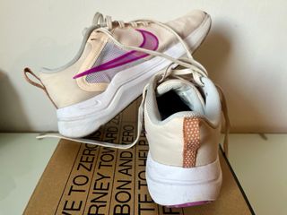 Zapatillas Nike Running Beige y Rosa