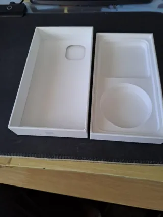 Caja iPhone 14 Morado Purple.