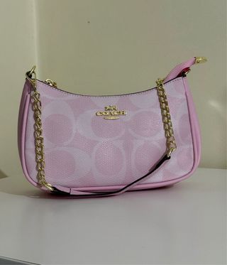Bolsa Coach Rosa com Detalhes Dourados