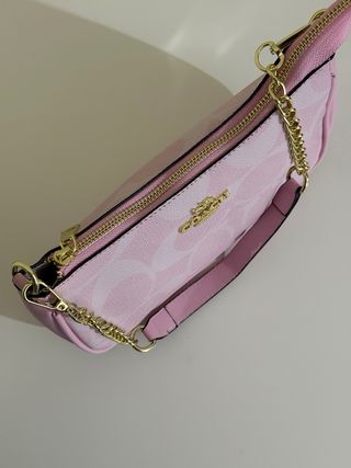 Bolsa Coach Rosa com Detalhes Dourados