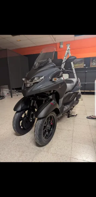 Yamaha Tricity 300 Gris