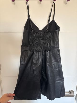 Vestido de cuero negro