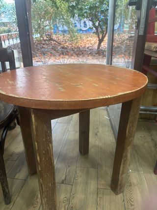 Mesa redonda de madera