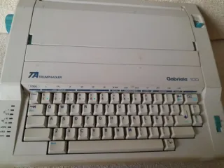 Máquina de escribir electrónica Triumph-Adler G100