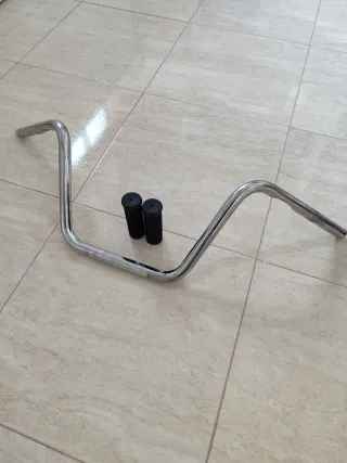 Manillar moto cromado con puños harley