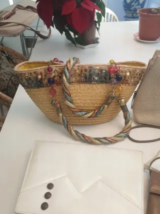 Lote 4 bolsos: rafia, piel, blanco, marrón