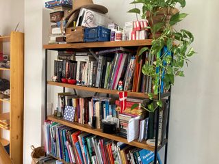 Estantería metal y madera con cajones