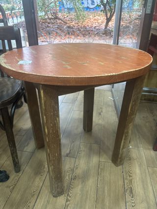 Mesa redonda de madera