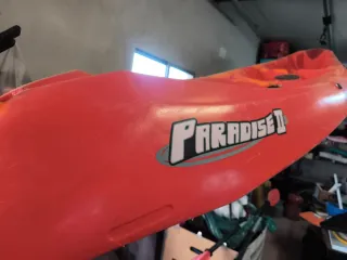 Kayak Rígido 3 Plazas Rojo, dos adultos y un niño