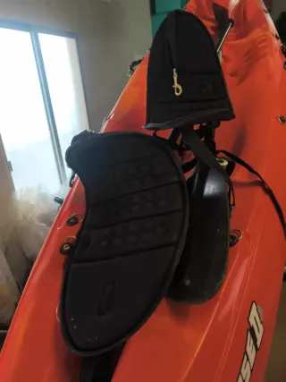 Kayak Rígido 3 Plazas Rojo, dos adultos y un niño