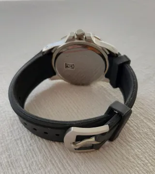 Reloj Negro y Plateado