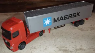 Giochi bimbi assortiti.