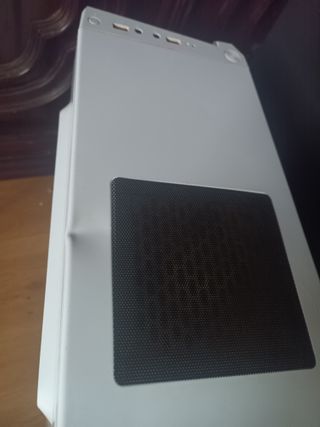 PC Escritorio Ryzen 3 3200G 16GB DDR4 M-ATX LED