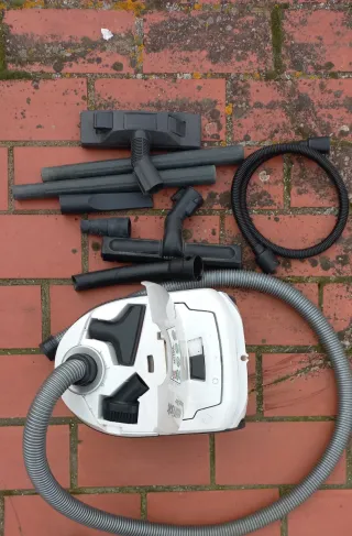 Aspiradora Nilfisk con accesorios