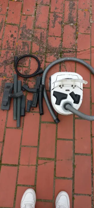 Aspiradora Nilfisk con accesorios