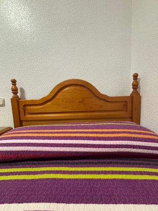 Somier y mesita de madera