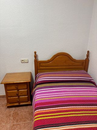 Somier y mesita de madera