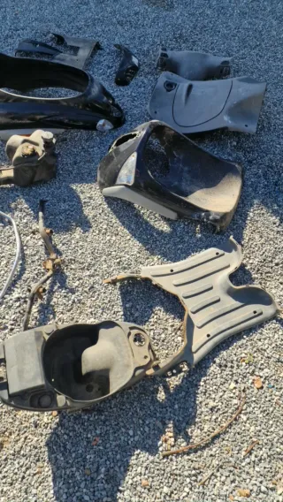 Carenados y Plásticos Scooter (Negro/Gris)