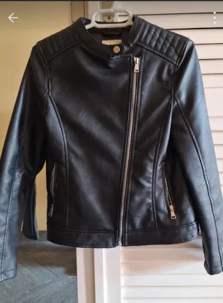 Chaqueta de cuero negrapara niña de 14 años aprox